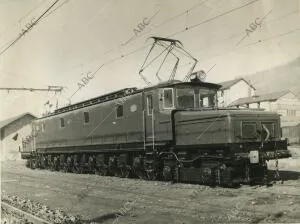 Las locomotoras eléctricas de gran velocidad de la RENFE que cicularían entre...