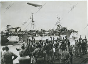 14289 soldados y oficiales de la 86 División de Infantería «Blackhawk», llegan...