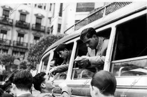 Fotografia Historica del Sevilla C.F. como Campeon de liga en 1946 -fecha...