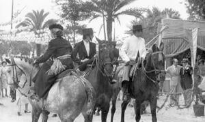 Caballistas y amazonas dan sabor típico y coloristas a la Feria cordobesa