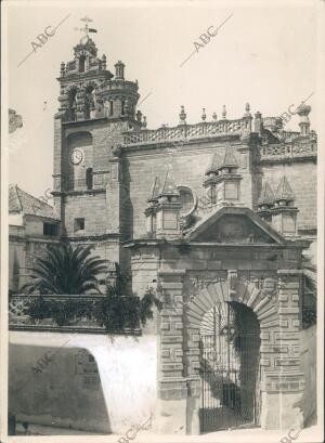 junto al Mar, y muy cerca del Guadalquivir, la iglesia de santo domingo