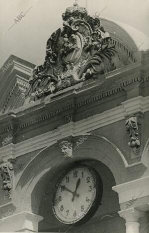 Reloj de la fachada de la Real Maestranza de Sevilla