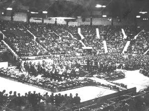 Diez mil Personas Han de ovacionar en Harrigay Arena, de Londres, la versión del...