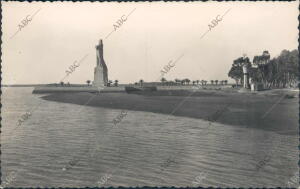 El monumento A colón en punta del Cebo, Huelva