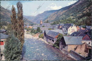 Vista parcial de la población de Les, en el valle de Arán