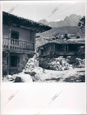 Horreo y Tipica casa con solana