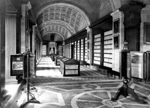 Una de las galerías del Archivo General de Indias