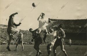 El Empate, logrado en el primer tiempo Dió A este encuentro gran Interés,...