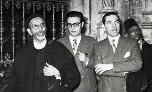 El Rey de Libia, Idriss I, durante su visita A la mezquita catedral de Córdoba,...