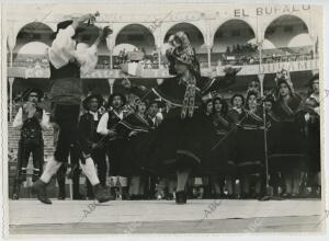 Grupo de los Coros Extremeños de Educación y Descanso de Plasencia que...