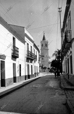 Una de las Calles del pueblo las dos Hermanas (Sevilla), al fondo se Encuentra...