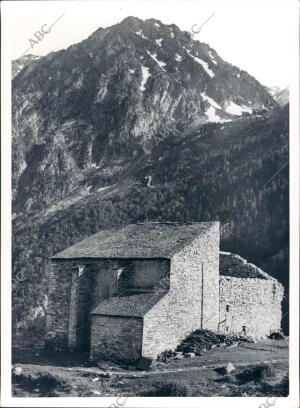 Pirineo de Lérida. Camino del valle de Arán. Puerto de la Bonaigua. Refugio de...