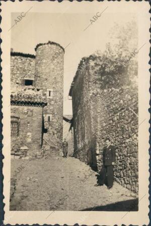 Calleja de la Loba, A la Izquierda, y parte posterior del Castillo-templo de...