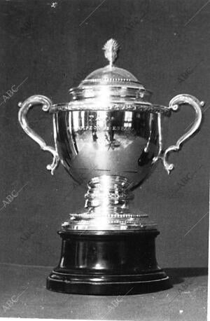 Copa de Subcampeón, temporada 1954-1955, al perder por 1-0 ante el atlético de...