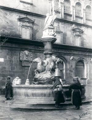 Fuente de los Caballos en la plaza de las Platerías