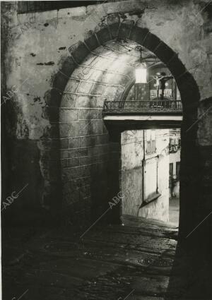 Betanzos (La Coruña), 1956. La Puerta del Cristo