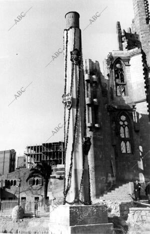 Nueva columna, regalada por la Asociación de Amigos de Gaudí al templo de la...