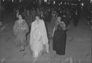 En la Imagen, A su Llegada A la cena de gala Ofrecida por el ayuntamiento de...