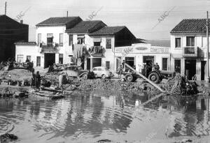 Aspecto de los destrozos causados por la gran inundación de Valencia en octubre...