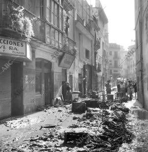 Una calle de Valencia tras la inundación de octubre de 1957