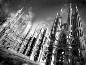 Original perspectiva del templo expiatorio de la Sagrada Familia, del fotógrafo...