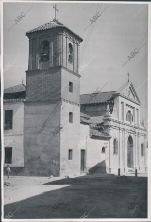 Torre Antigua y fachada Restaurada de la iglesia parroquial de Fuentevaqueros