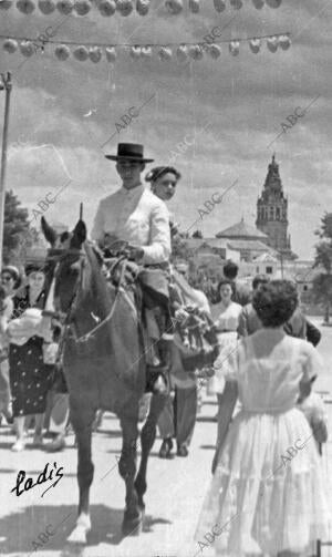 El Jinete, con la Señorita A la Grupa, Compone una de las Estampas más Típicas...