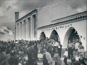 Inauguración de la Escuela-Hogar, un convento y una iglesia en el pueblo de las...