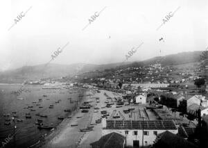 Vista Panorámica de la playa y del pueblo de Bueu (Pontevedra)