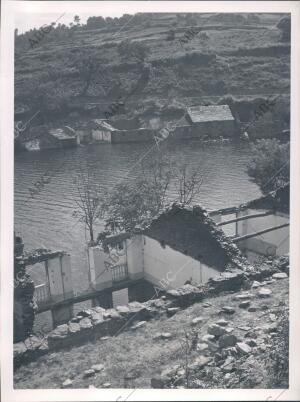 Restos del antiguo pueblo de Portomarin que Desapareció bajo las Aguas del río...