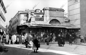 (CA.) Vista del mercado de San Ildefonso