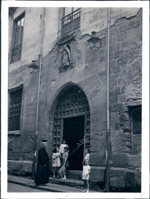 Fachada del antiguo hospital de Peregrinos