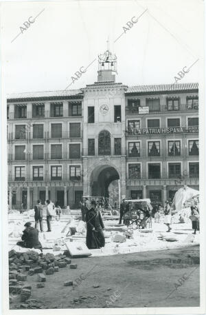 Remodelación de la plaza de Zocodover, con cambios en la pavimentación y los...