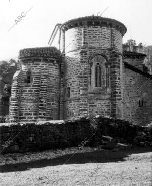 Abside de la iglesia del pueblo Piasca (Cantabria)