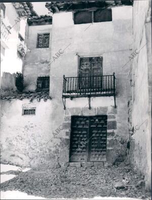 Vista de la fachada de una casa Típica de Pastrana