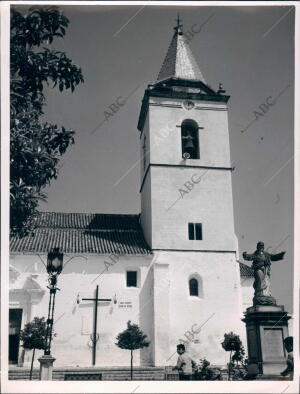 Plaza mayor e iglesia Parroquial