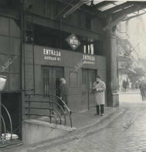 Ascensor de la Red de San Luis que daba acceso a la antigua estación de Metro de...