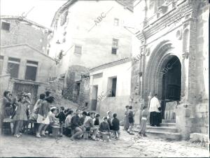 Función eucarística en la puerta de la Iglesia de San Esteban debido al...