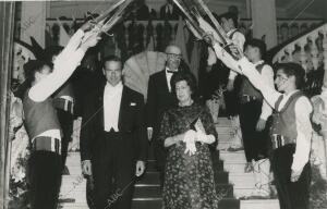 El director del Festival, Carlos Fernández Cuenca, su esposa y Mario Cabré