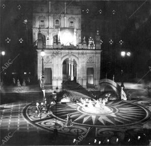 La antología de la Zarzuela, en la Iluminada plaza de España del parque...