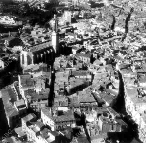 Vista aérea de parte del pueblo donde destaca la Catedral