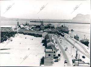 Algeciras, Cádiz.- el Puerto. Al Fondo, Gibraltar