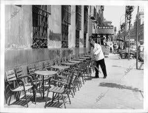 Terraza en una calle de Madrid