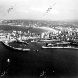 1968 (CA.) Panorámica del Puerto de El Musel