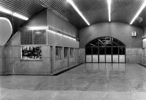 La cinta Fue cortada por el alcalde de Madrid, don Carlos Arias Navarro,...