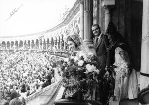 Don Juan Carlos y Doña Sofía, en el Palco Real de la plaza de Sevilla