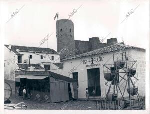 Foto tomada en la plaza de la localidad de Baños de la encina durante la...