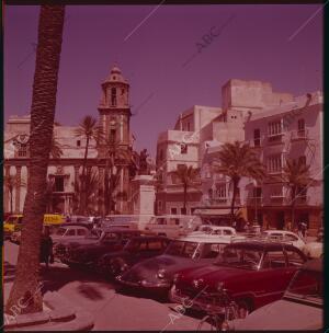 (CA.) Cargadores a Indias . Iglesia de Santiago Apostol