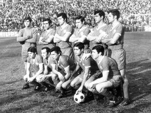 Alineación del Sevilla antes del encuentro Disputado frente al real Madrid en el...