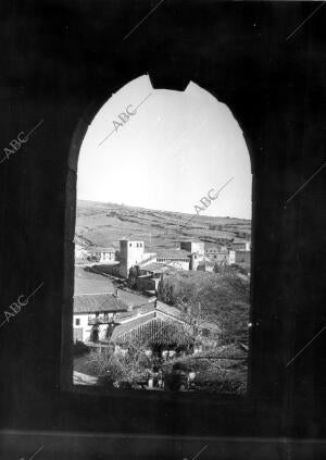 Vista desde una ventana el pueblo Santillana del Mar (Cantabria)